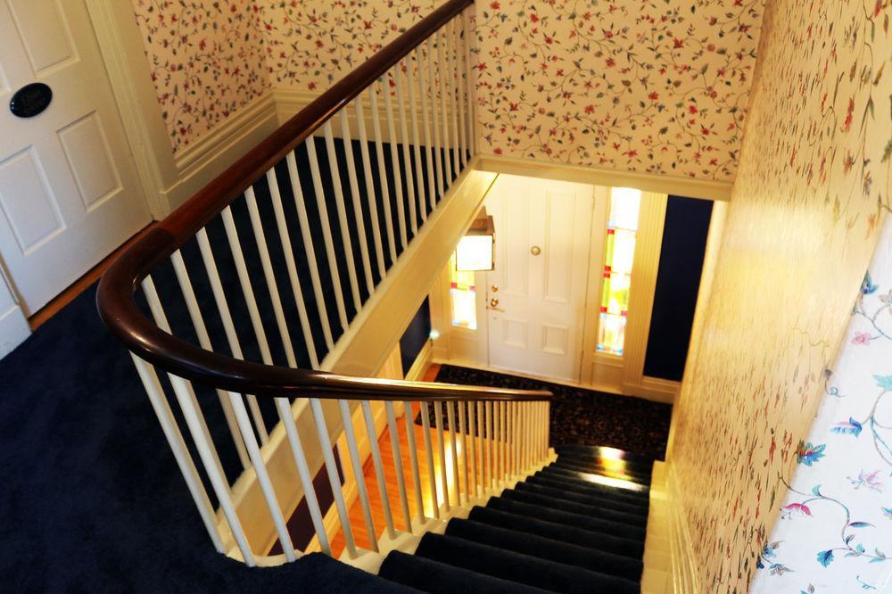 Camden Windward House Hotel Bagian luar foto