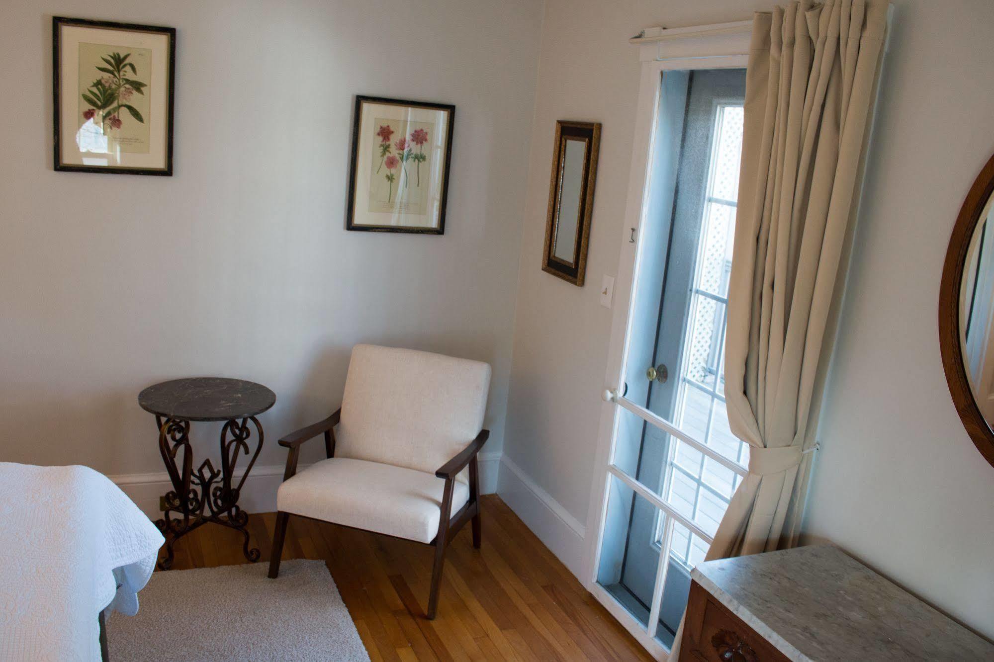 Camden Windward House Hotel Bagian luar foto