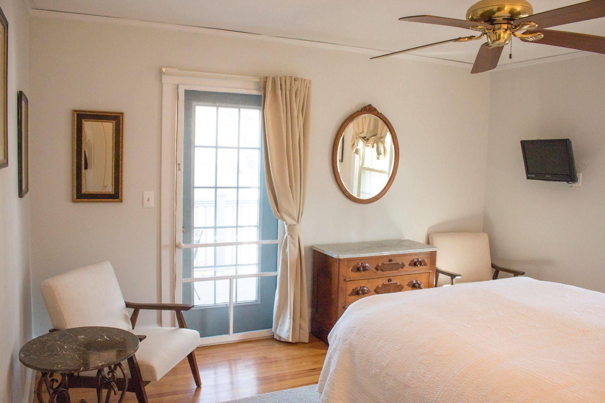 Camden Windward House Hotel Bagian luar foto