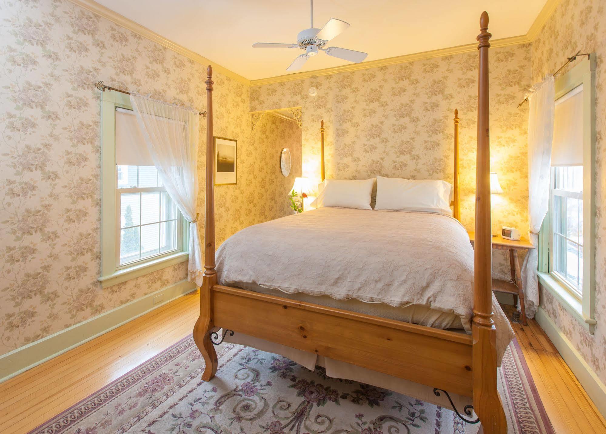 Camden Windward House Hotel Bagian luar foto