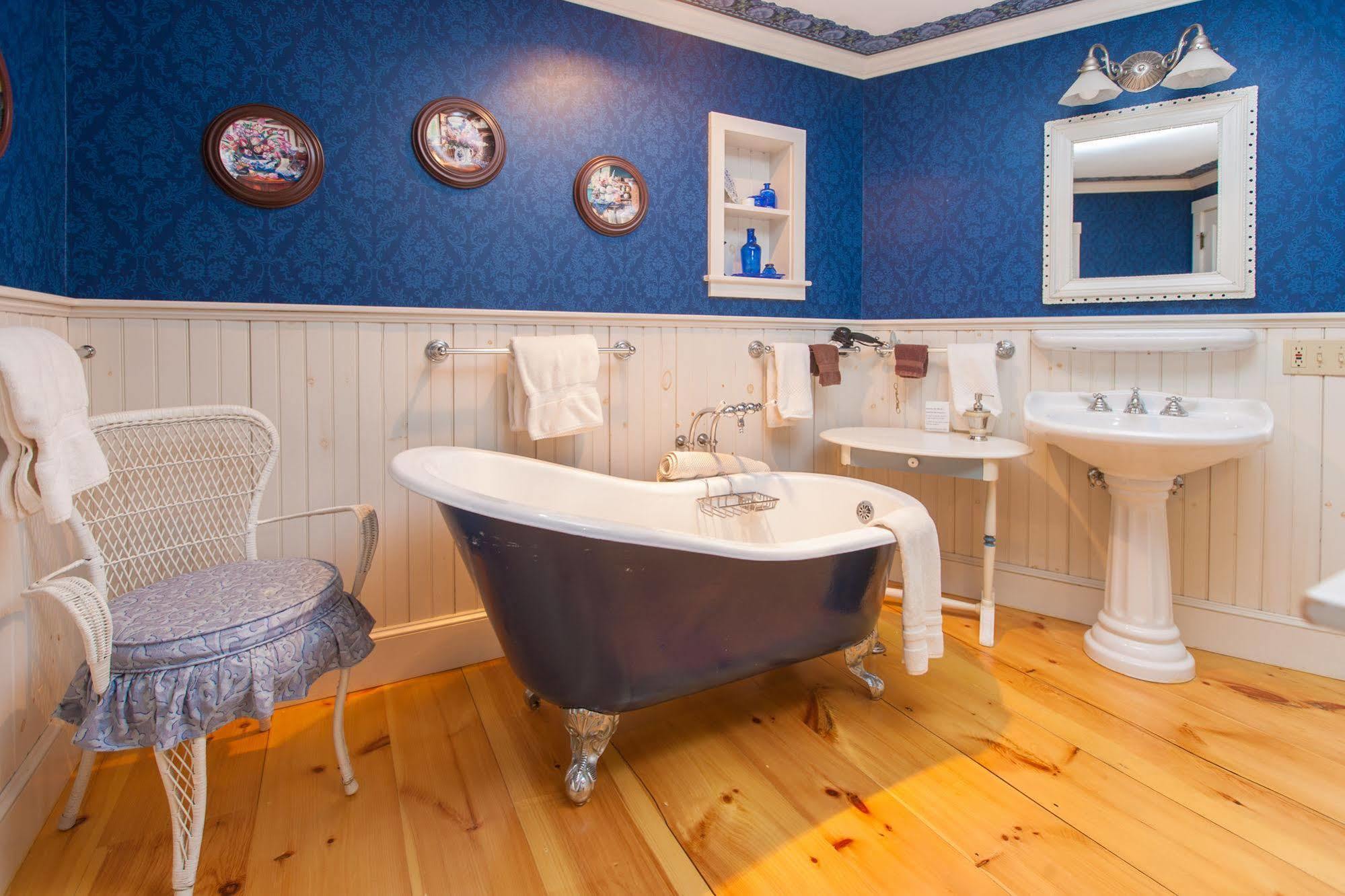 Camden Windward House Hotel Bagian luar foto