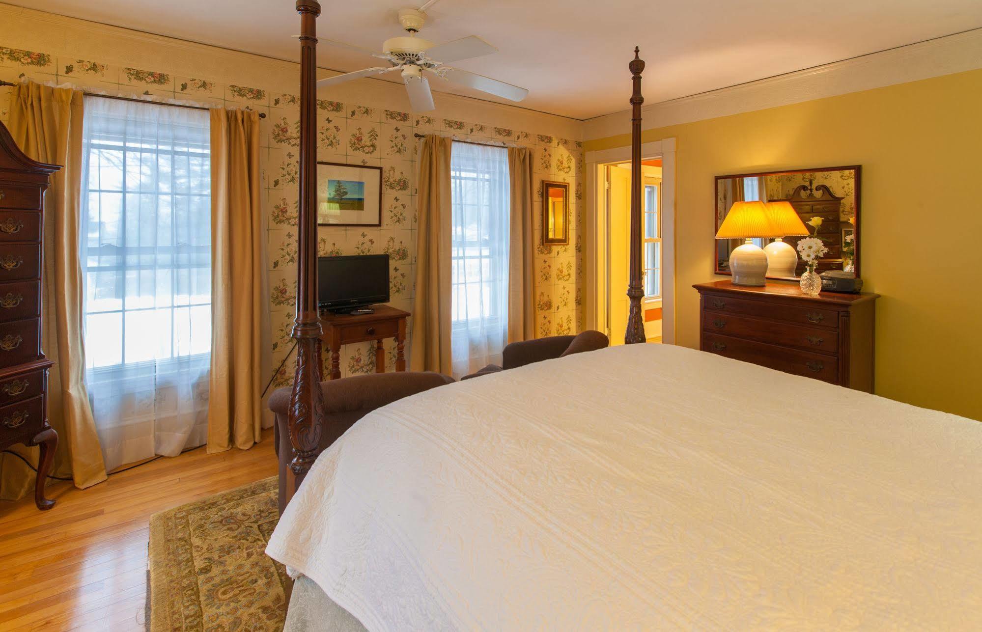 Camden Windward House Hotel Bagian luar foto